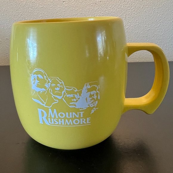 Vintage Mount Rushmore Mug ~ Made in USA of 100% Corn Plastic by Quick Point - Picture 2 of 7